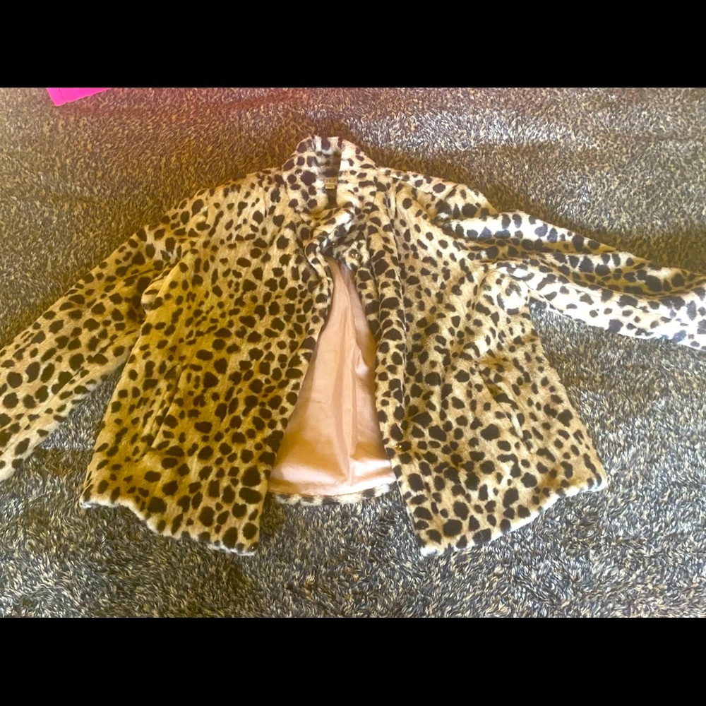 Leopard fake fur jacket, size Large fun jacket for anyone!